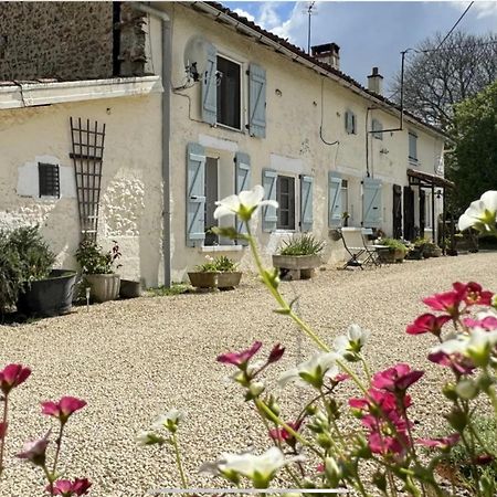 Le Jardin De Rose 24 Feuillebert Romagne 86700 Bed & Breakfast Ngoại thất bức ảnh