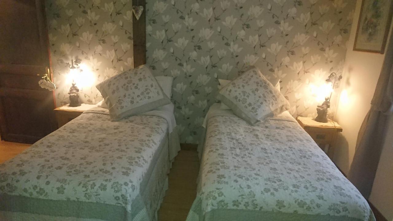 Le Jardin De Rose 24 Feuillebert Romagne 86700 Bed & Breakfast Ngoại thất bức ảnh