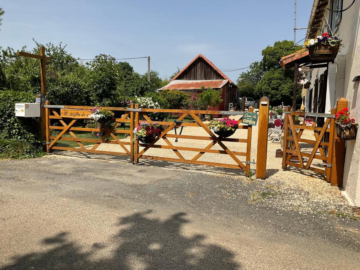 Le Jardin De Rose 24 Feuillebert Romagne 86700 Bed & Breakfast Ngoại thất bức ảnh
