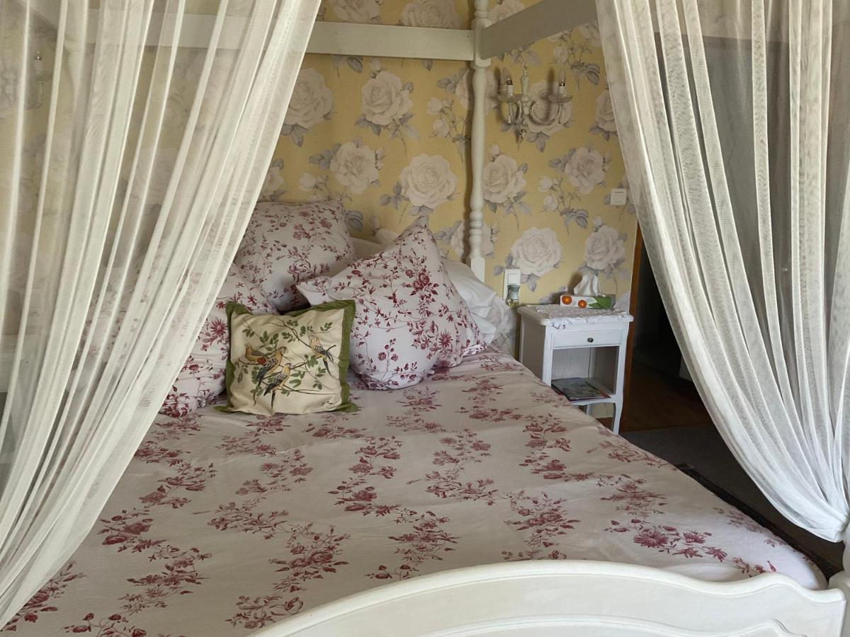 Le Jardin De Rose 24 Feuillebert Romagne 86700 Bed & Breakfast Ngoại thất bức ảnh