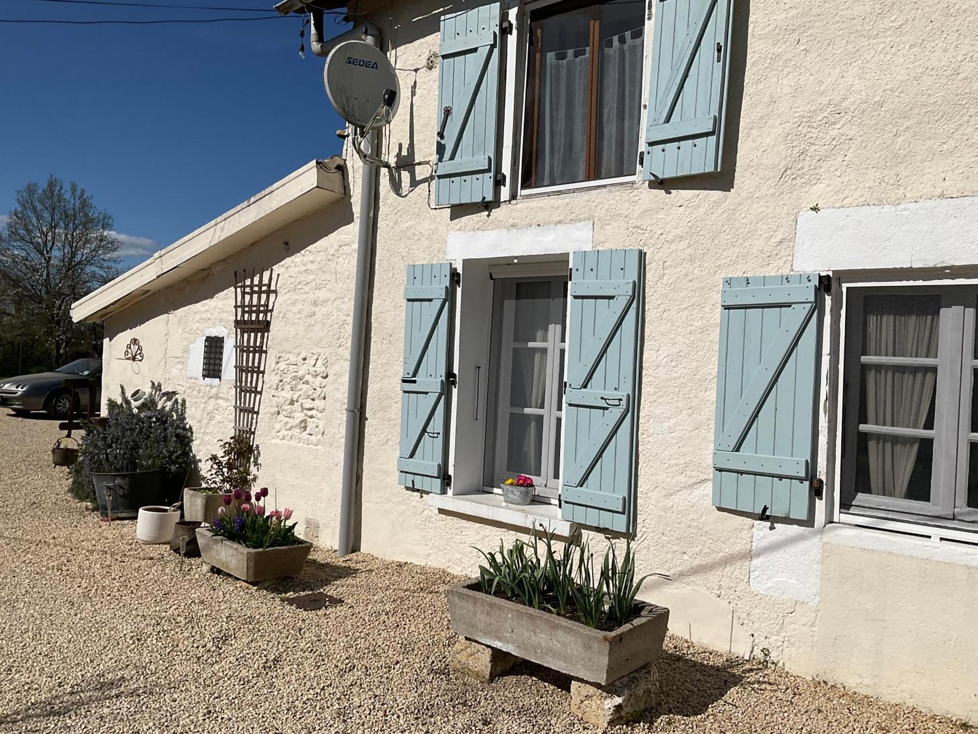Le Jardin De Rose 24 Feuillebert Romagne 86700 Bed & Breakfast Ngoại thất bức ảnh